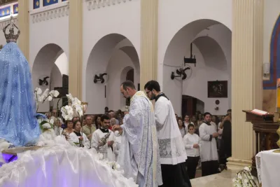 30 dia com Maria - Santa Missa e Coroação - Romeiros Devotos da Paróquia Nossa Senhora de Fatima (Monte Carmelo)