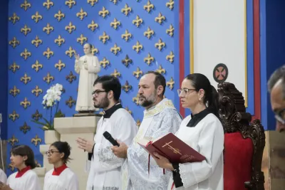30 dia com Maria - Santa Missa e Coroação - Romeiros Devotos da Paróquia Nossa Senhora de Fatima (Monte Carmelo)