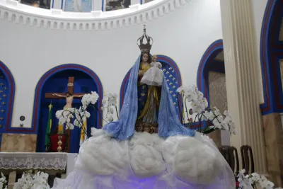 30 dia com Maria - Santa Missa e Coroação - Romeiros Devotos da Paróquia Nossa Senhora de Fatima (Monte Carmelo)