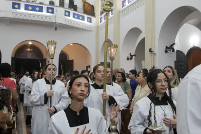 30 dia com Maria - Santa Missa e Coroação - Romeiros Devotos da Paróquia Nossa Senhora de Fatima (Monte Carmelo)