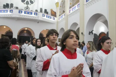 30 dia com Maria - Santa Missa e Coroação - Romeiros Devotos da Paróquia Nossa Senhora de Fatima (Monte Carmelo)