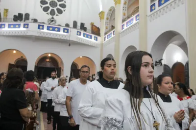 30 dia com Maria - Santa Missa e Coroação - Romeiros Devotos da Paróquia Nossa Senhora de Fatima (Monte Carmelo)