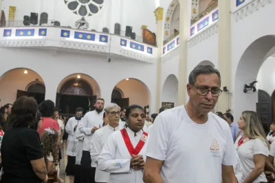 30 dia com Maria - Santa Missa e Coroação - Romeiros Devotos da Paróquia Nossa Senhora de Fatima (Monte Carmelo)