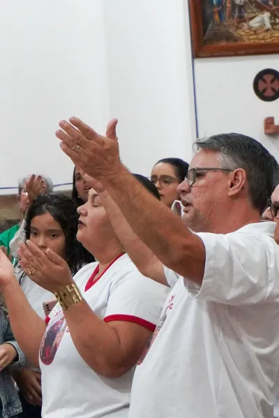 30 dia com Maria - Santa Missa e Coroação - Romeiros Devotos da Paróquia Nossa Senhora de Fatima (Monte Carmelo)