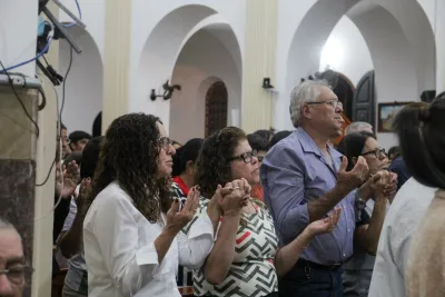 30 dia com Maria - Santa Missa e Coroação - Romeiros Devotos da Paróquia Nossa Senhora de Fatima (Monte Carmelo)