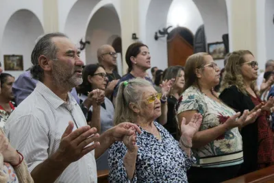30 dia com Maria - Santa Missa e Coroação - Romeiros Devotos da Paróquia Nossa Senhora de Fatima (Monte Carmelo)