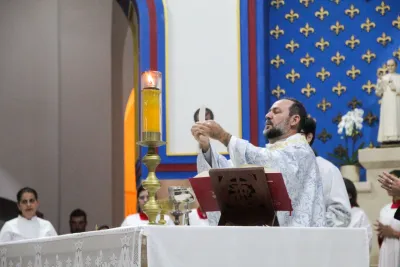 30 dia com Maria - Santa Missa e Coroação - Romeiros Devotos da Paróquia Nossa Senhora de Fatima (Monte Carmelo)