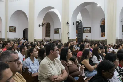 30 dia com Maria - Santa Missa e Coroação - Romeiros Devotos da Paróquia Nossa Senhora de Fatima (Monte Carmelo)