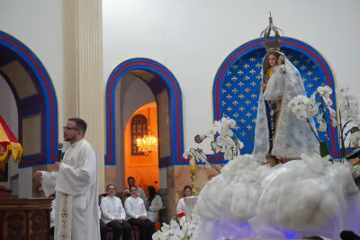 30 dia com Maria - Santa Missa e Coroação - Romeiros Devotos da Paróquia Nossa Senhora de Fatima (Monte Carmelo)