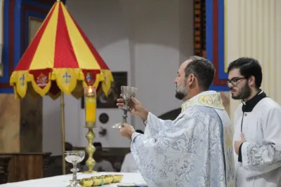 30 dia com Maria - Santa Missa e Coroação - Romeiros Devotos da Paróquia Nossa Senhora de Fatima (Monte Carmelo)