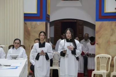 30 dia com Maria - Santa Missa e Coroação - Romeiros Devotos da Paróquia Nossa Senhora de Fatima (Monte Carmelo)