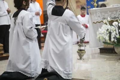 30 dia com Maria - Santa Missa e Coroação - Romeiros Devotos da Paróquia Nossa Senhora de Fatima (Monte Carmelo)