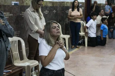 30 dia com Maria - Santa Missa e Coroação - Romeiros Devotos da Paróquia Nossa Senhora de Fatima (Monte Carmelo)