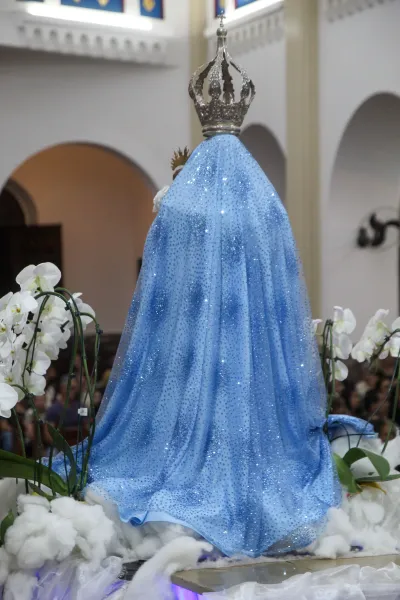 30 dia com Maria - Santa Missa e Coroação - Romeiros Devotos da Paróquia Nossa Senhora de Fatima (Monte Carmelo)