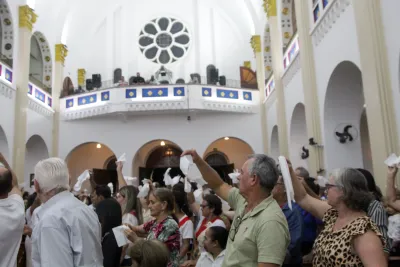 30 dia com Maria - Santa Missa e Coroação - Romeiros Devotos da Paróquia Nossa Senhora de Fatima (Monte Carmelo)