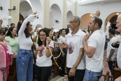 30 dia com Maria - Santa Missa e Coroação - Romeiros Devotos da Paróquia Nossa Senhora de Fatima (Monte Carmelo)