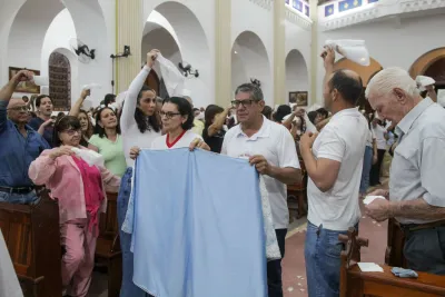 30 dia com Maria - Santa Missa e Coroação - Romeiros Devotos da Paróquia Nossa Senhora de Fatima (Monte Carmelo)