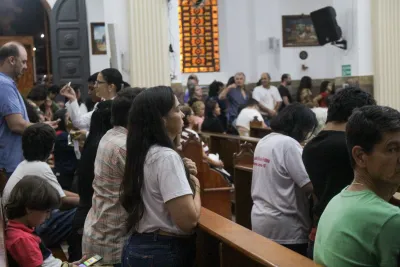 30 dia com Maria - Santa Missa e Coroação - Romeiros Devotos da Paróquia Nossa Senhora de Fatima (Monte Carmelo)