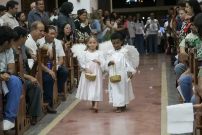 30 dia com Maria - Santa Missa e Coroação - Romeiros Devotos da Paróquia Nossa Senhora de Fatima (Monte Carmelo)
