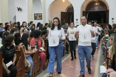 30 dia com Maria - Santa Missa e Coroação - Romeiros Devotos da Paróquia Nossa Senhora de Fatima (Monte Carmelo)
