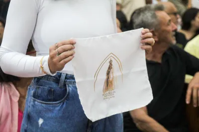 30 dia com Maria - Santa Missa e Coroação - Romeiros Devotos da Paróquia Nossa Senhora de Fatima (Monte Carmelo)