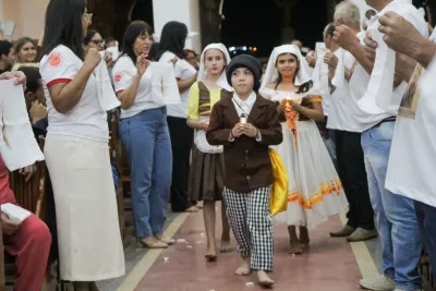 30 dia com Maria - Santa Missa e Coroação - Romeiros Devotos da Paróquia Nossa Senhora de Fatima (Monte Carmelo)