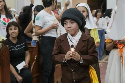 30 dia com Maria - Santa Missa e Coroação - Romeiros Devotos da Paróquia Nossa Senhora de Fatima (Monte Carmelo)