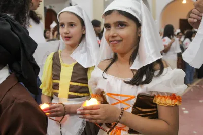 30 dia com Maria - Santa Missa e Coroação - Romeiros Devotos da Paróquia Nossa Senhora de Fatima (Monte Carmelo)