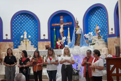 30 dia com Maria - Santa Missa e Coroação - Romeiros Devotos da Paróquia Nossa Senhora de Fatima (Monte Carmelo)