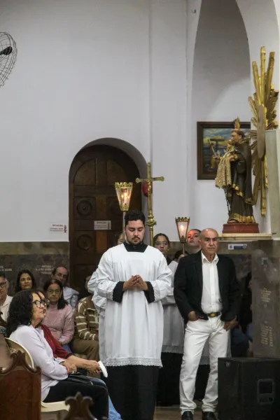 30 dia com Maria - Santa Missa e Coroação - Romeiros Devotos da Paróquia Nossa Senhora de Fatima (Monte Carmelo)