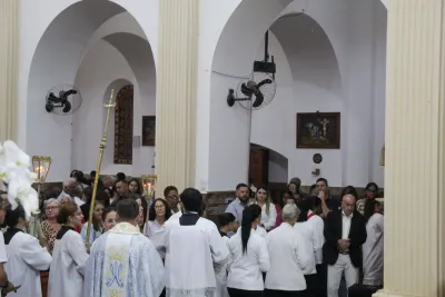 30 dia com Maria - Santa Missa e Coroação - Romeiros Devotos da Paróquia Nossa Senhora de Fatima (Monte Carmelo)