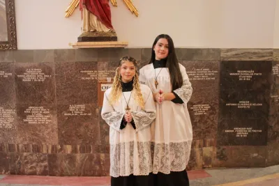 30 dia com Maria - Santa Missa e Coroação - Romeiros Devotos da Paróquia Nossa Senhora de Fatima (Monte Carmelo)