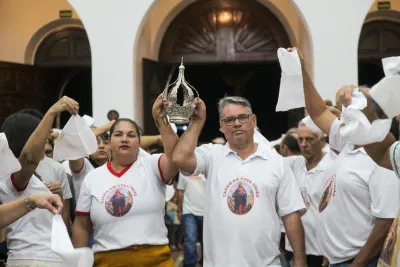 30 dia com Maria - Santa Missa e Coroação - Romeiros Devotos da Paróquia Nossa Senhora de Fatima (Monte Carmelo)