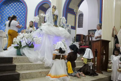 30 dia com Maria - Santa Missa e Coroação - Romeiros Devotos da Paróquia Nossa Senhora de Fatima (Monte Carmelo)