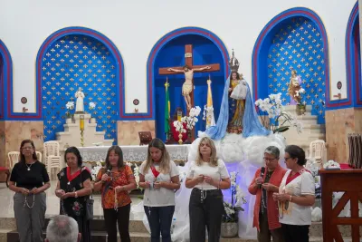 30 dia com Maria - Santa Missa e Coroação - Romeiros Devotos da Paróquia Nossa Senhora de Fatima (Monte Carmelo)