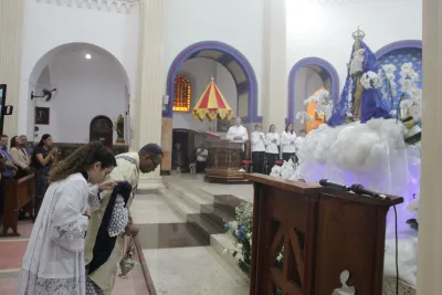 30 dia com Maria - Santa Missa e Coroação - Romeiros Devotos da Paróquia Nossa Senhora do Caminho (Uberlândia)