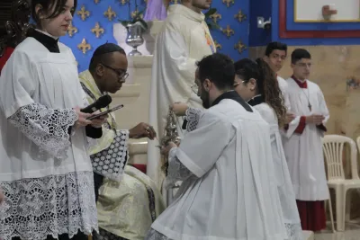 30 dia com Maria - Santa Missa e Coroação - Romeiros Devotos da Paróquia Nossa Senhora do Caminho (Uberlândia)