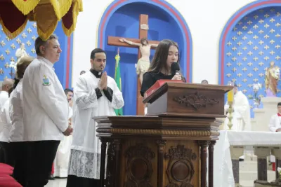 30 dia com Maria - Santa Missa e Coroação - Romeiros Devotos da Paróquia Nossa Senhora do Caminho (Uberlândia)