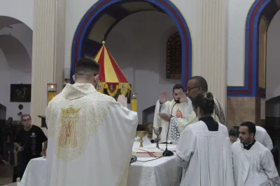 30 dia com Maria - Santa Missa e Coroação - Romeiros Devotos da Paróquia Nossa Senhora do Caminho (Uberlândia)