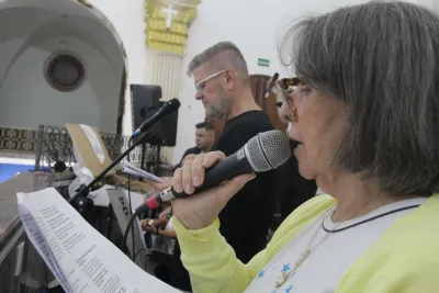 30 dia com Maria - Santa Missa e Coroação - Romeiros Devotos da Paróquia Nossa Senhora do Caminho (Uberlândia)