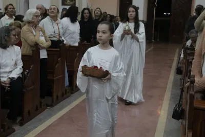 30 dia com Maria - Santa Missa e Coroação - Romeiros Devotos da Paróquia Nossa Senhora do Caminho (Uberlândia)