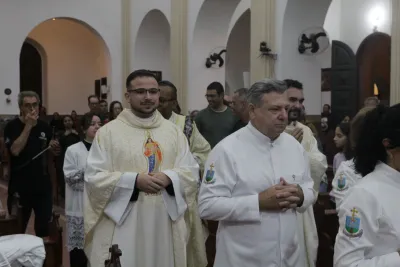 30 dia com Maria - Santa Missa e Coroação - Romeiros Devotos da Paróquia Nossa Senhora do Caminho (Uberlândia)