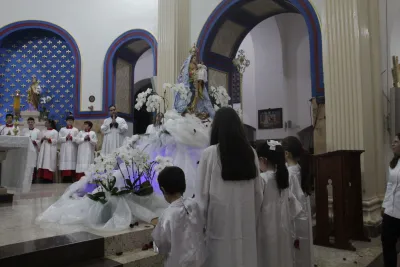 30 dia com Maria - Santa Missa e Coroação - Romeiros Devotos da Paróquia Nossa Senhora do Caminho (Uberlândia)