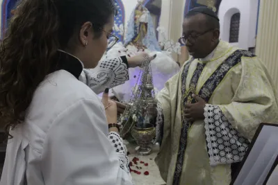 30 dia com Maria - Santa Missa e Coroação - Romeiros Devotos da Paróquia Nossa Senhora do Caminho (Uberlândia)