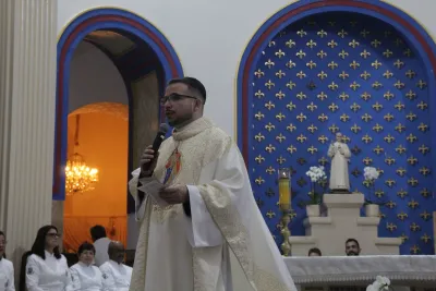 30 dia com Maria - Santa Missa e Coroação - Romeiros Devotos da Paróquia Nossa Senhora do Caminho (Uberlândia)