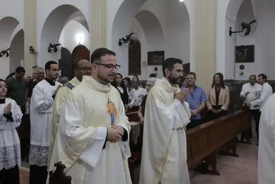 30 dia com Maria - Santa Missa e Coroação - Romeiros Devotos da Paróquia Nossa Senhora do Caminho (Uberlândia)