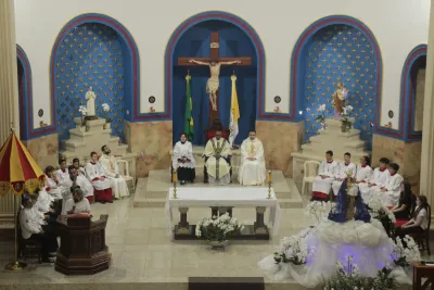 30 dia com Maria - Santa Missa e Coroação - Romeiros Devotos da Paróquia Nossa Senhora do Caminho (Uberlândia)