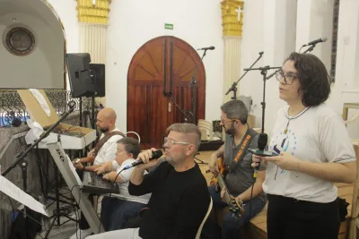 30 dia com Maria - Santa Missa e Coroação - Romeiros Devotos da Paróquia Nossa Senhora do Caminho (Uberlândia)