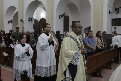 30 dia com Maria - Santa Missa e Coroação - Romeiros Devotos da Paróquia Nossa Senhora do Caminho (Uberlândia)