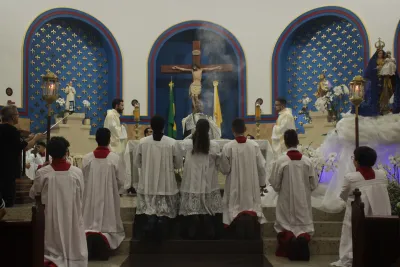 30 dia com Maria - Santa Missa e Coroação - Romeiros Devotos da Paróquia Nossa Senhora do Caminho (Uberlândia)